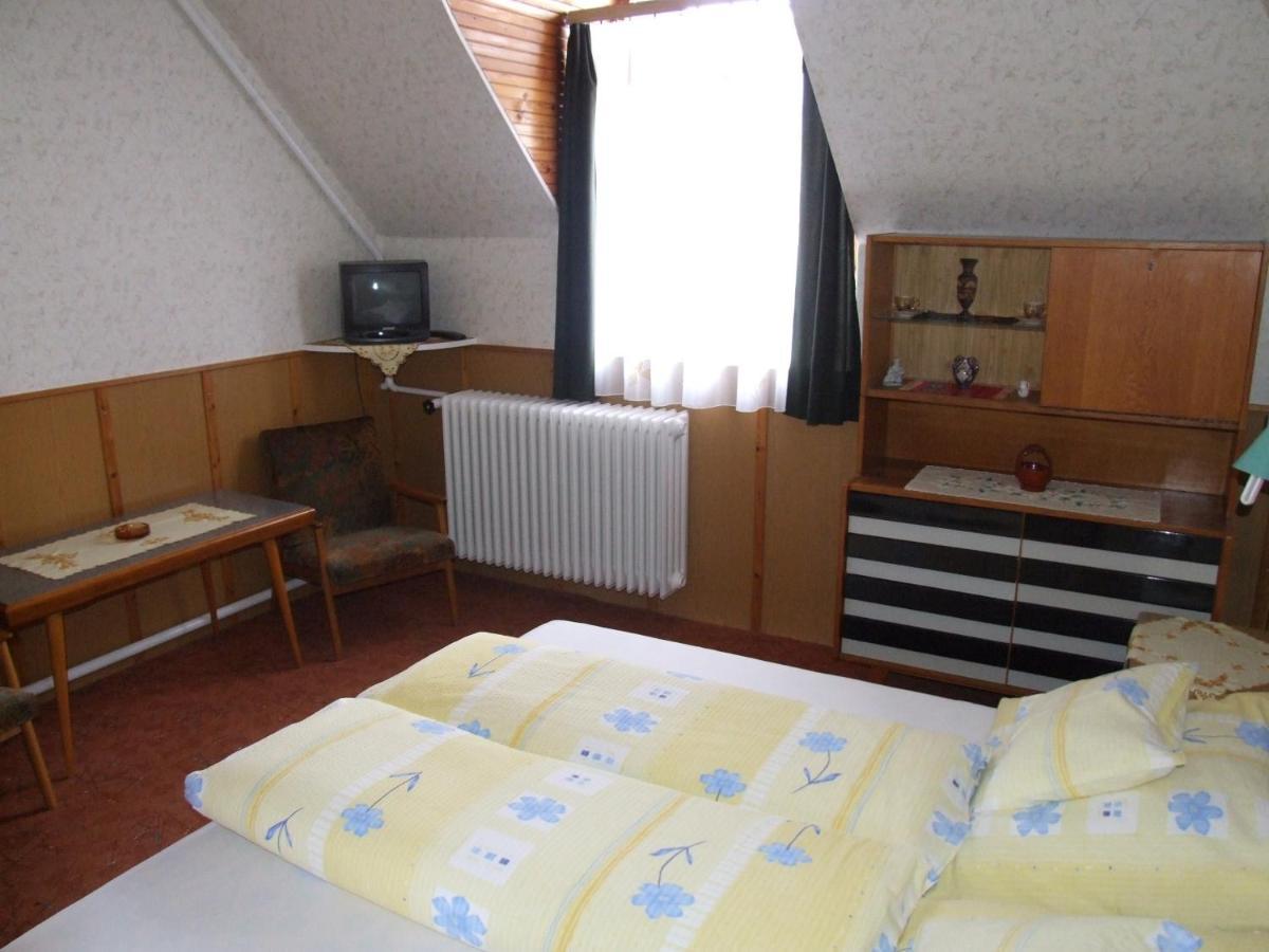 Revesz Vendeghaz Hotel Harkany Bilik gambar