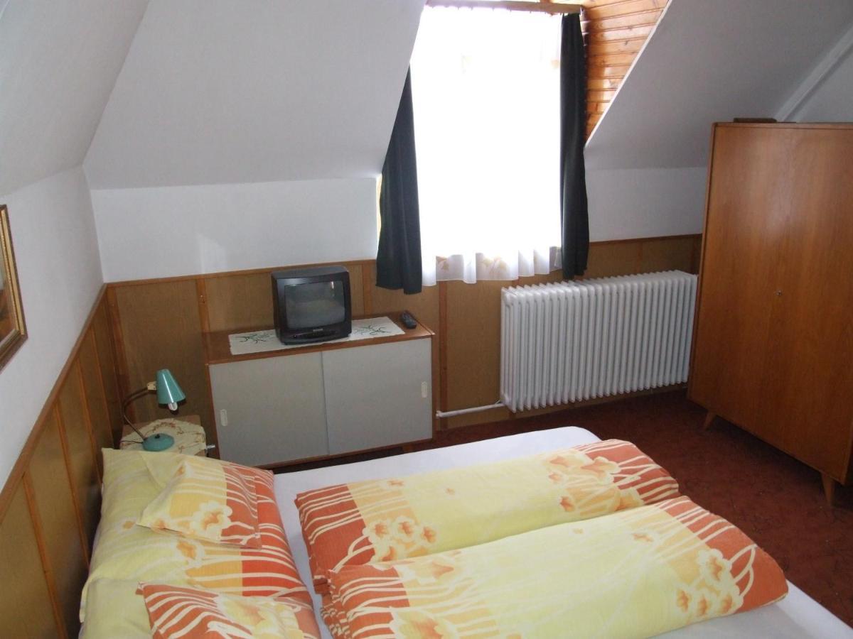 Revesz Vendeghaz Hotel Harkany Bilik gambar