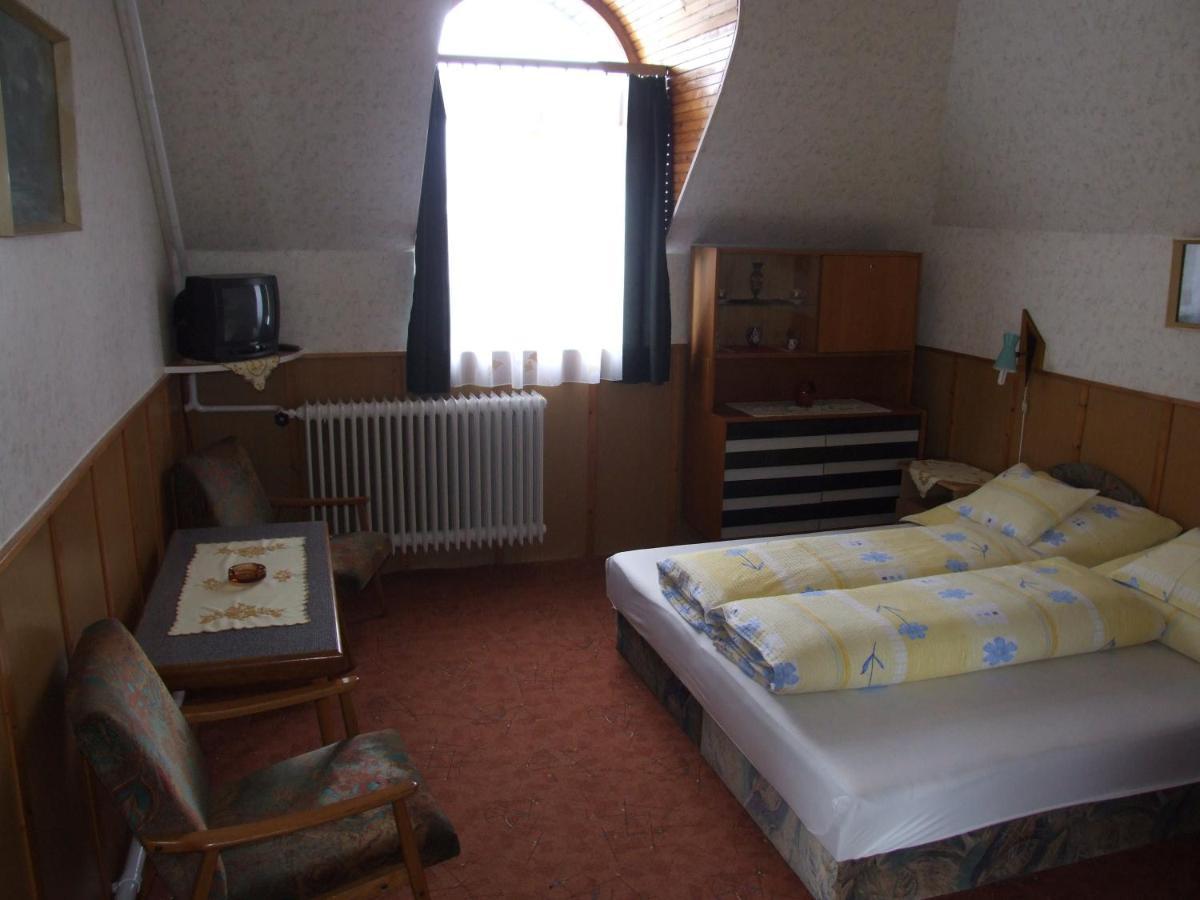 Revesz Vendeghaz Hotel Harkany Bilik gambar