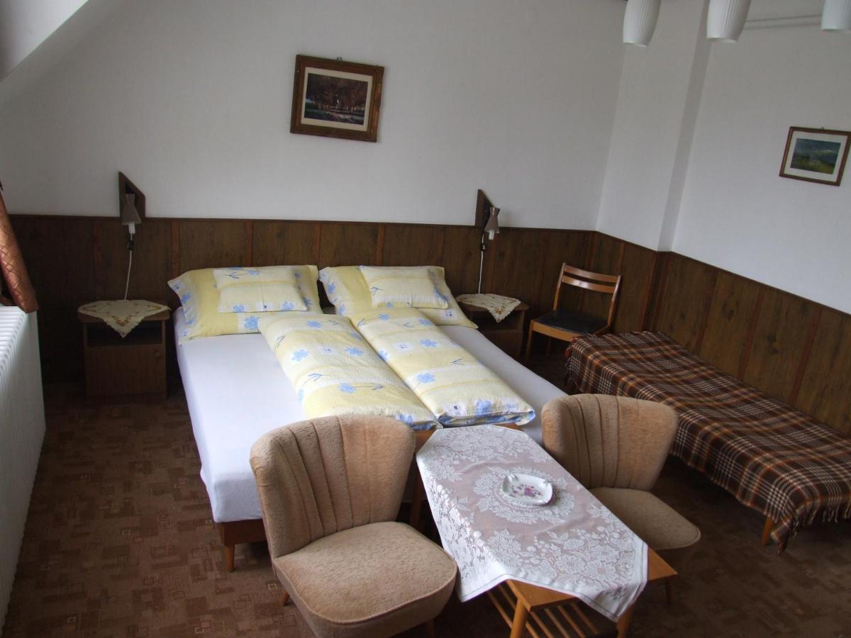 Revesz Vendeghaz Hotel Harkany Bilik gambar